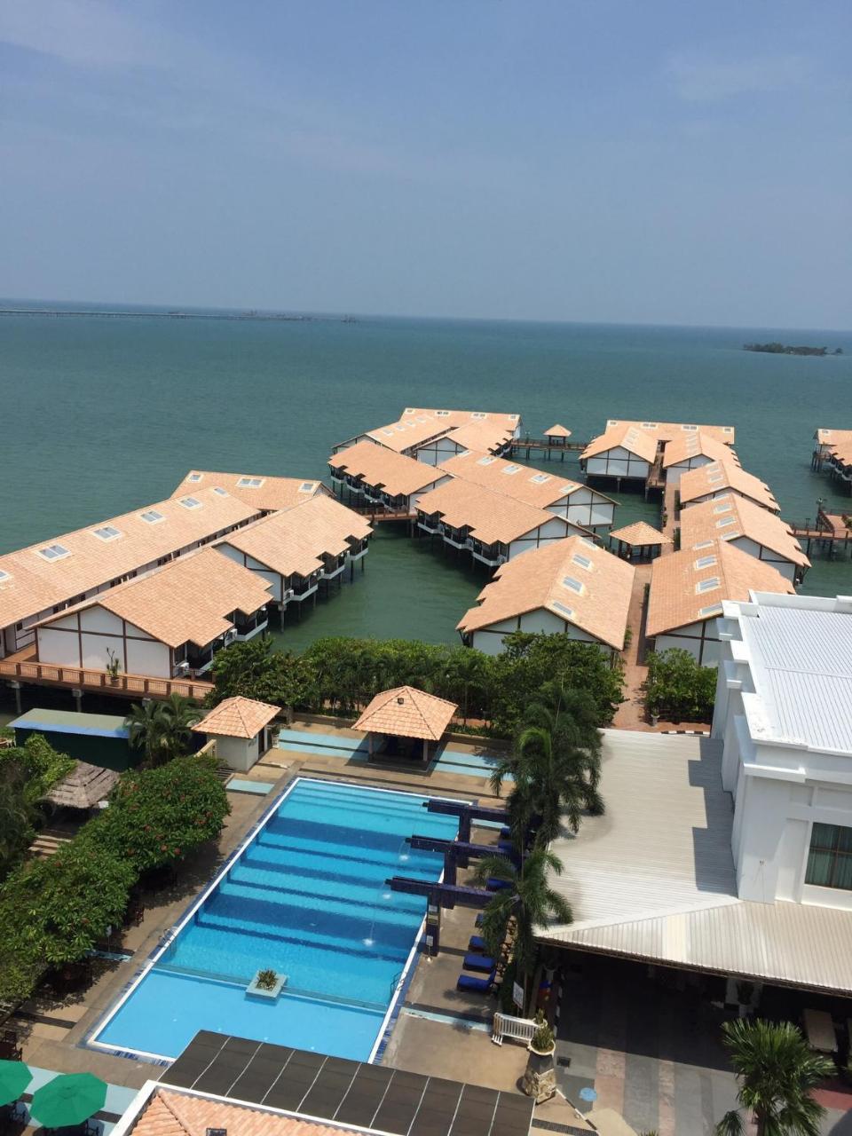 Private Water Chalet Port Dickson Porto Dickson Exterior foto